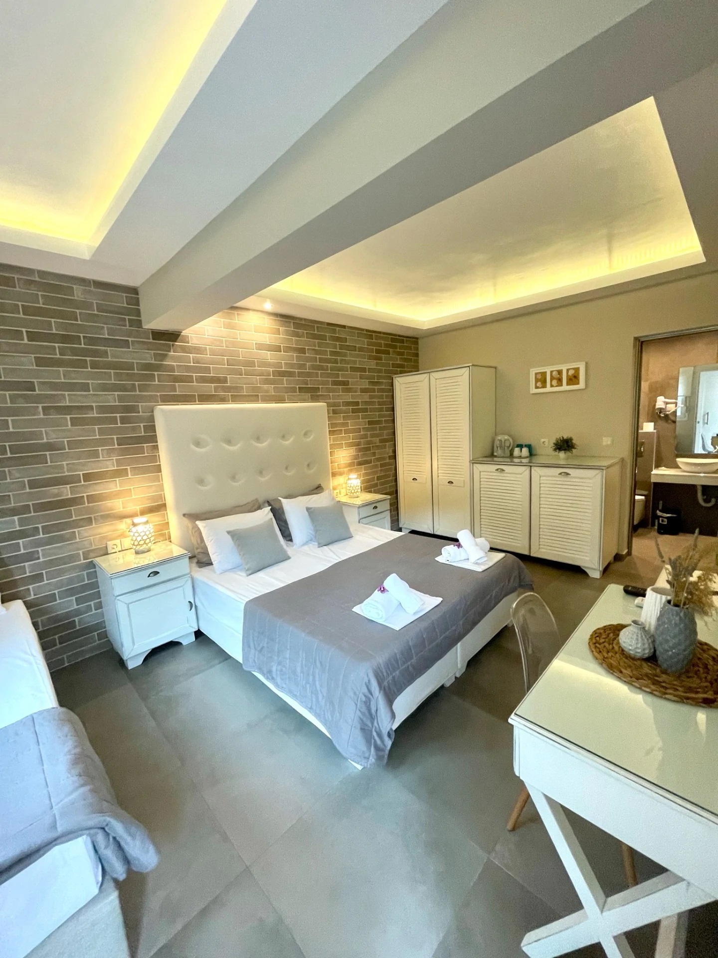Aroma Beach Hotel-Superior triple.jpg