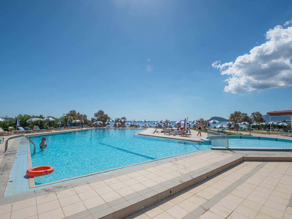 Astir Beach-Bazen.jpg