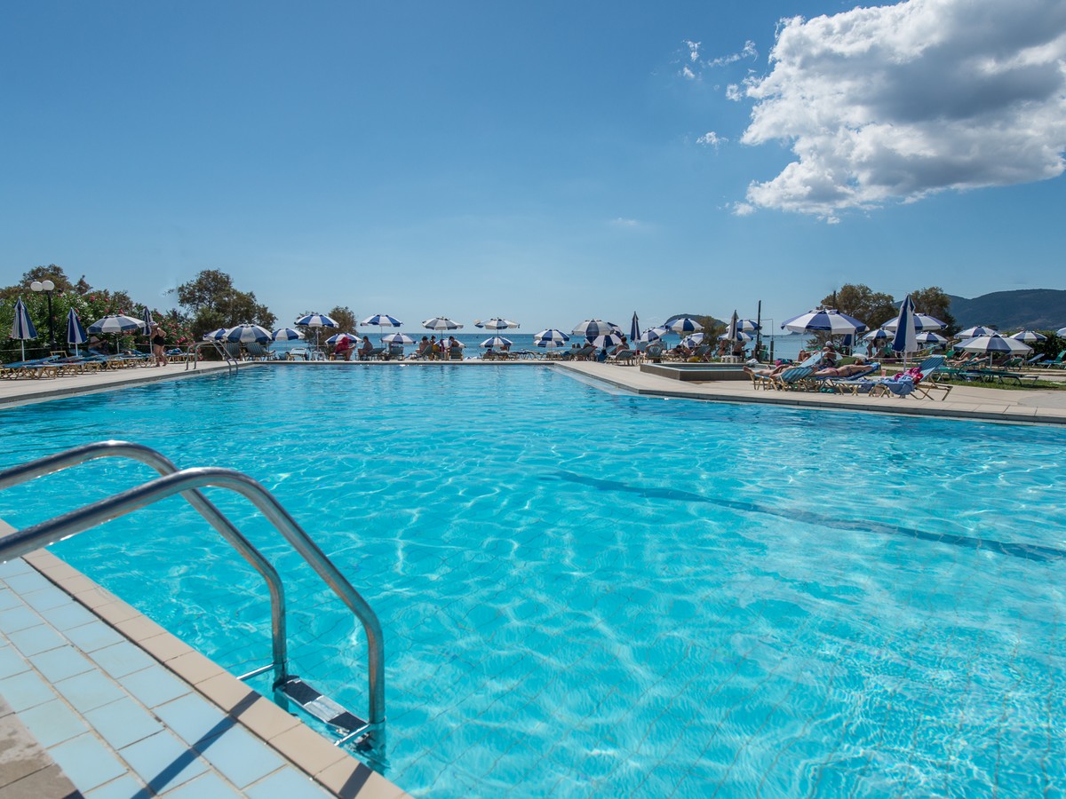 Hotel Astir Beach-Bazen.jpg