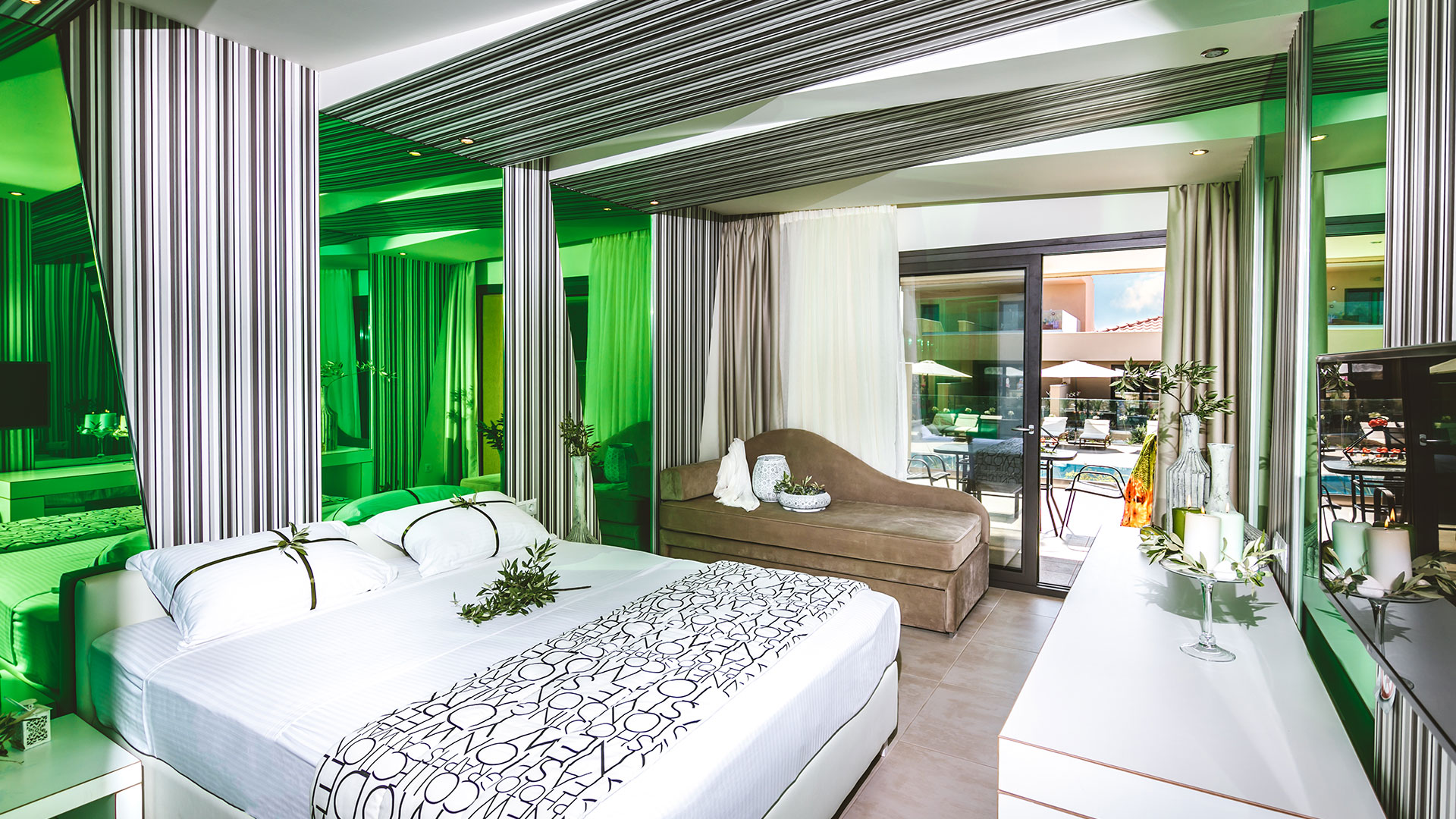 Astir Notos hotel - francuskiu ležaj.jpg