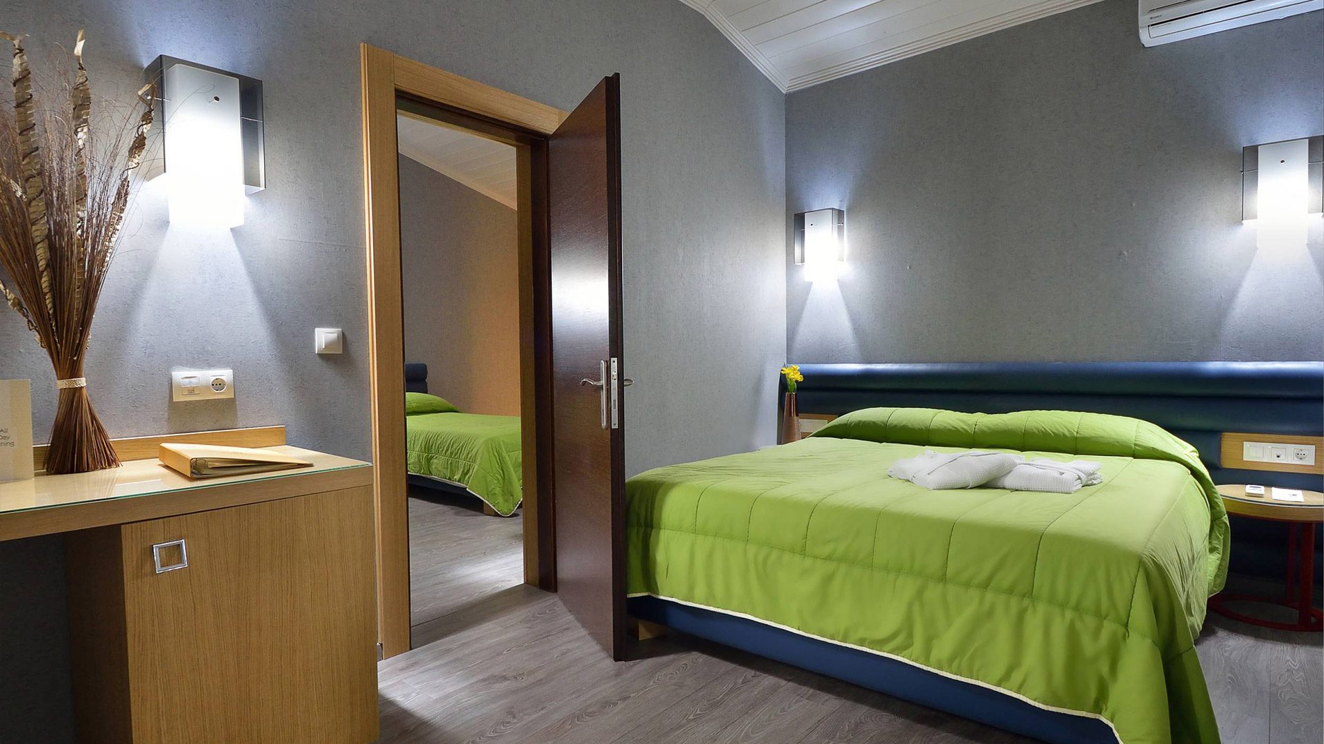 Atrium Thassos Hotel-Executive maisonette pogled more.jpg
