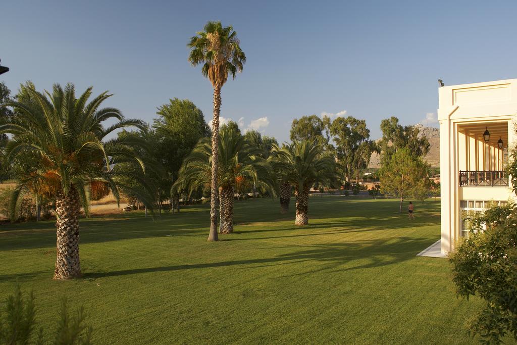 Hotel Amalia Nafplio garden.jpg