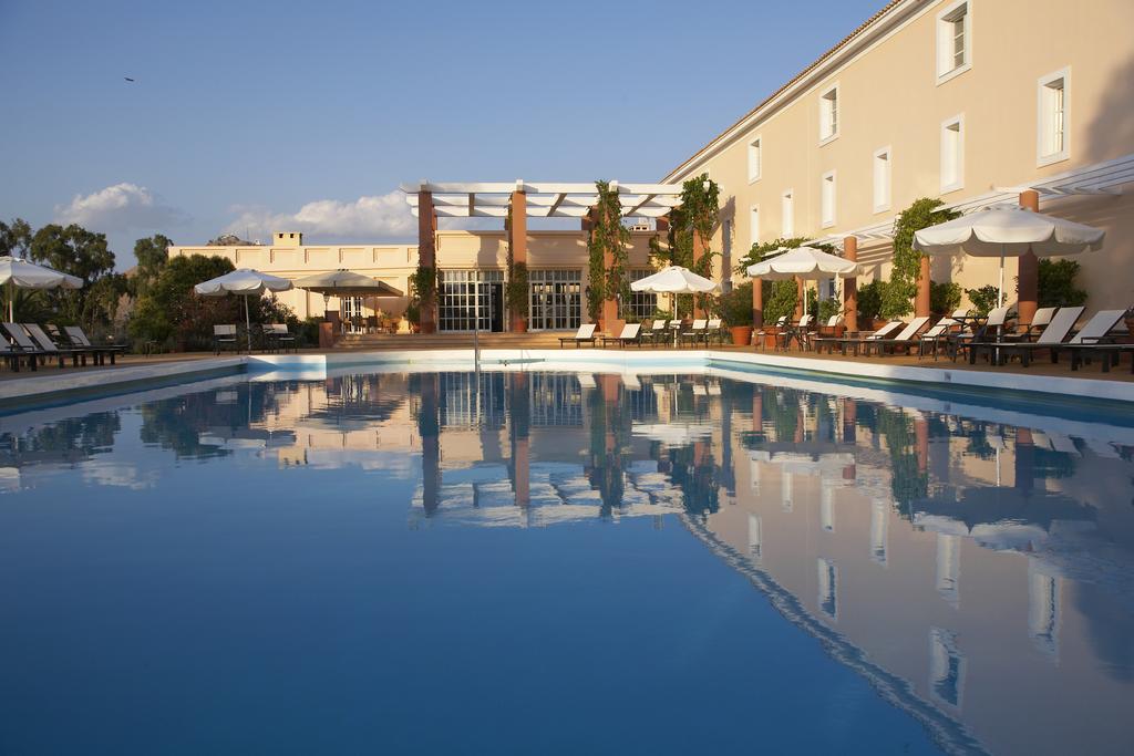 Hotel Amalia Nafplio pool.jpg