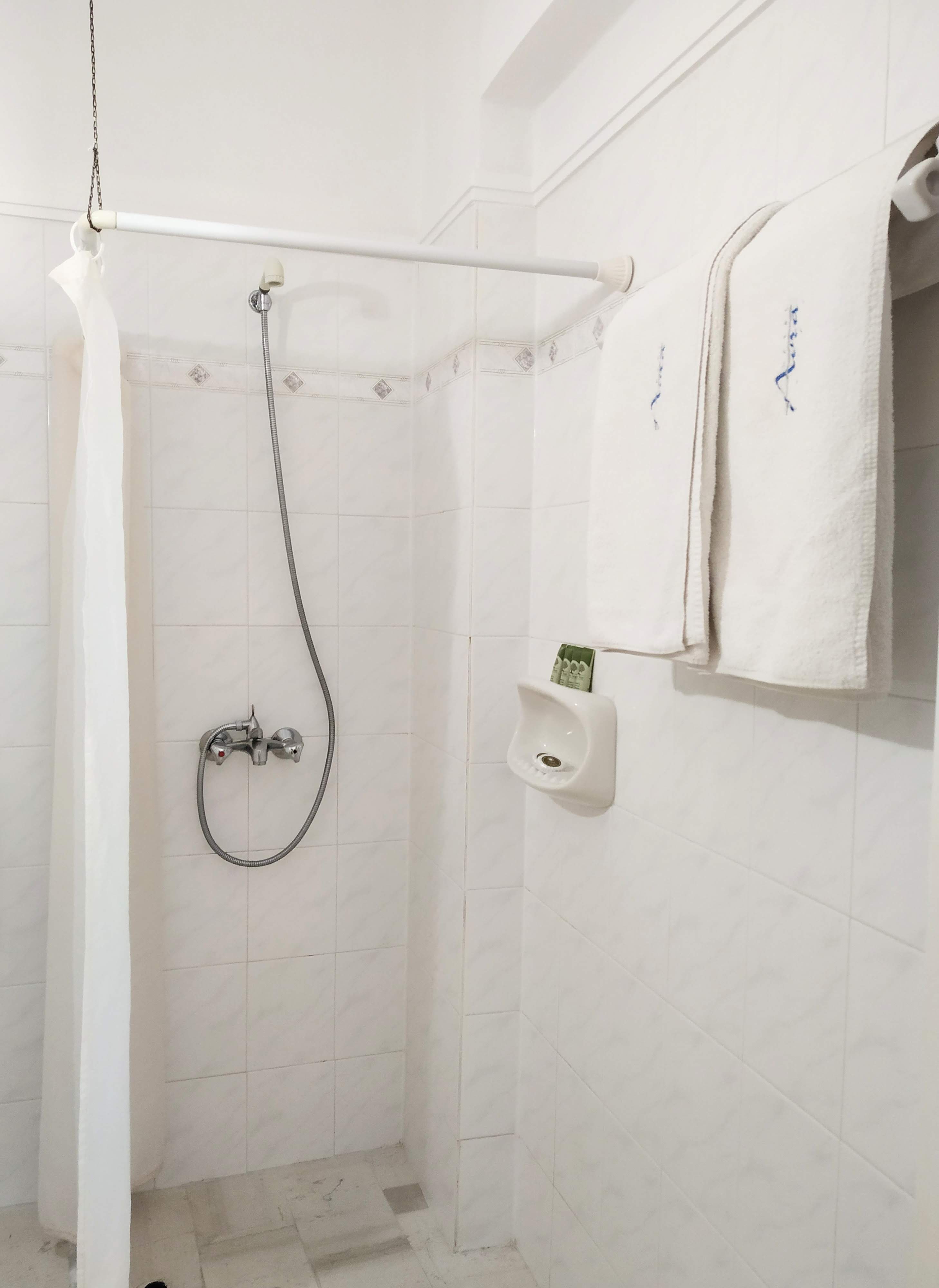Avra Beach hotel kupatilo.jpg