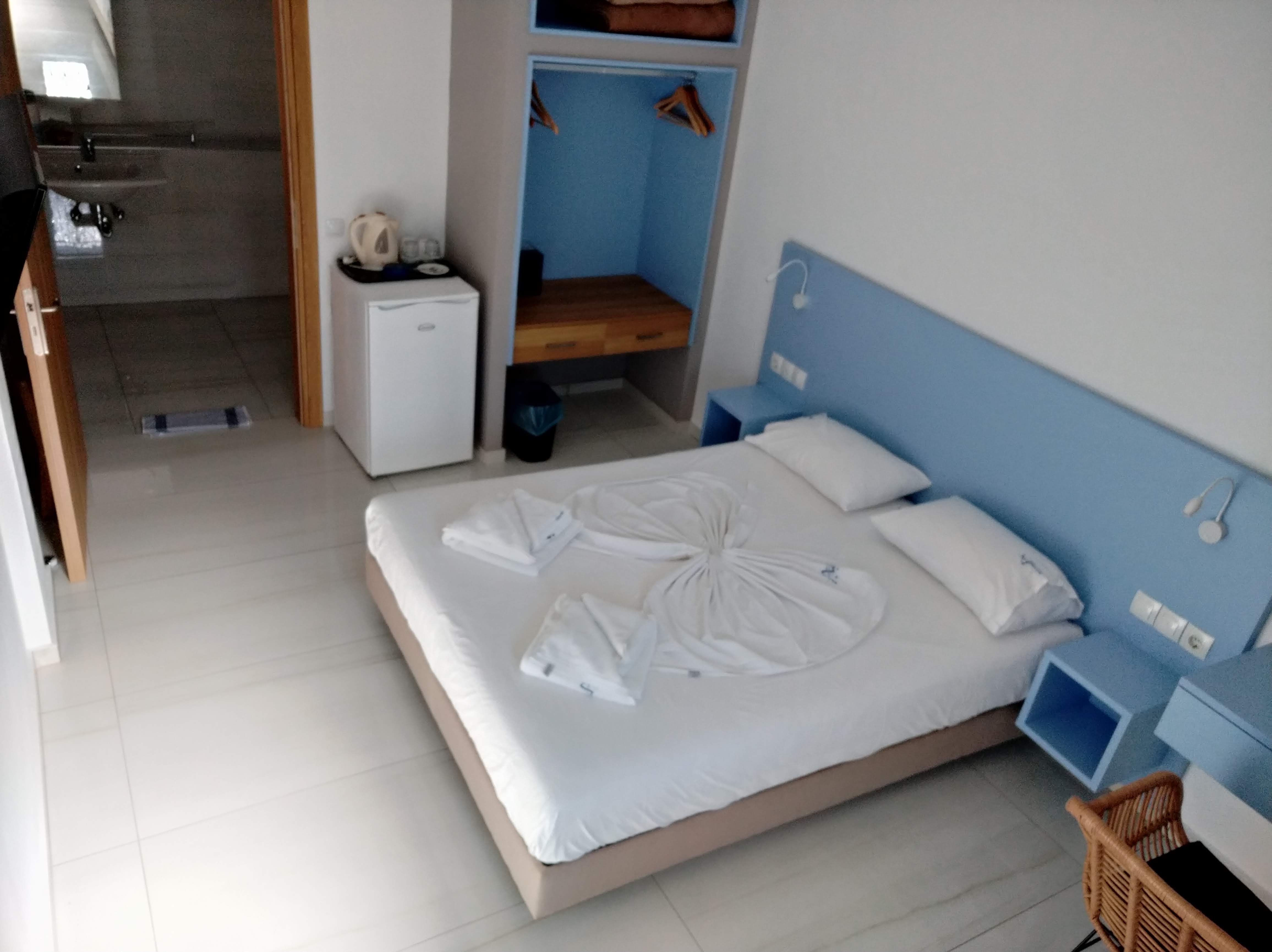 Avra Beach hotel soba za osobe sa invaliditetom.jpg