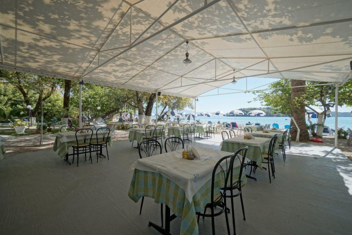 Avra Beach hotel taverna.jpg