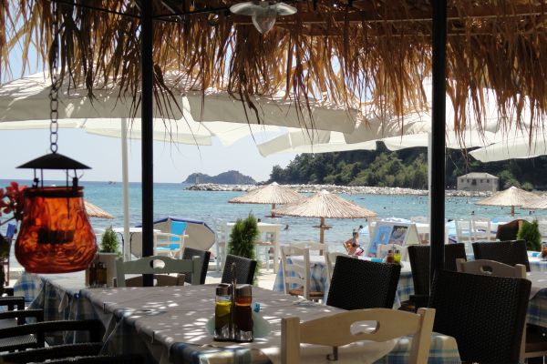 Blue Sea Beach Hotel - pogled na more iz cafe-bara.jpg