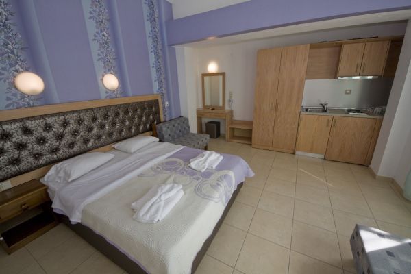 Blue Sea Beach Resort - francuski ležaj iz drugog ugla.jpg