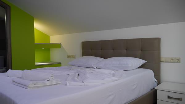 Blue Sky Apartments - francuski ležaj.jpg