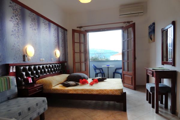 Blue Sky Apartments - pogled na sobu.jpg