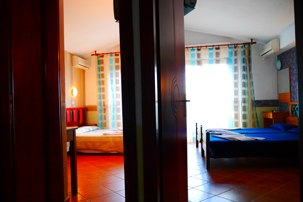 Blue sky villas - pogled na sobe.jpg