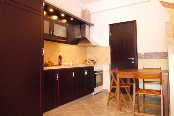 Blue sky villas - čajna kuhinja i sto za sedenje.jpg