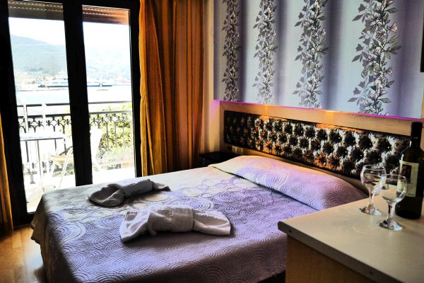 Captains Beach Apartmants - francuski ležaj.jpg