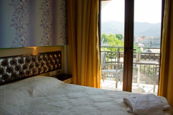 Captains Beach Apartmants - pogled iz sobe.jpg