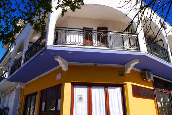 Captains Beach Apartmants - pogled na balkon.jpg