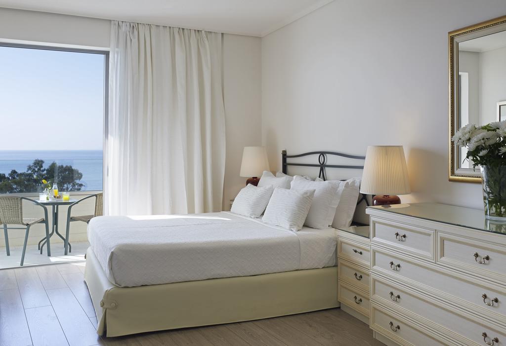 Hotel Amarilia executive suite 1.jpg