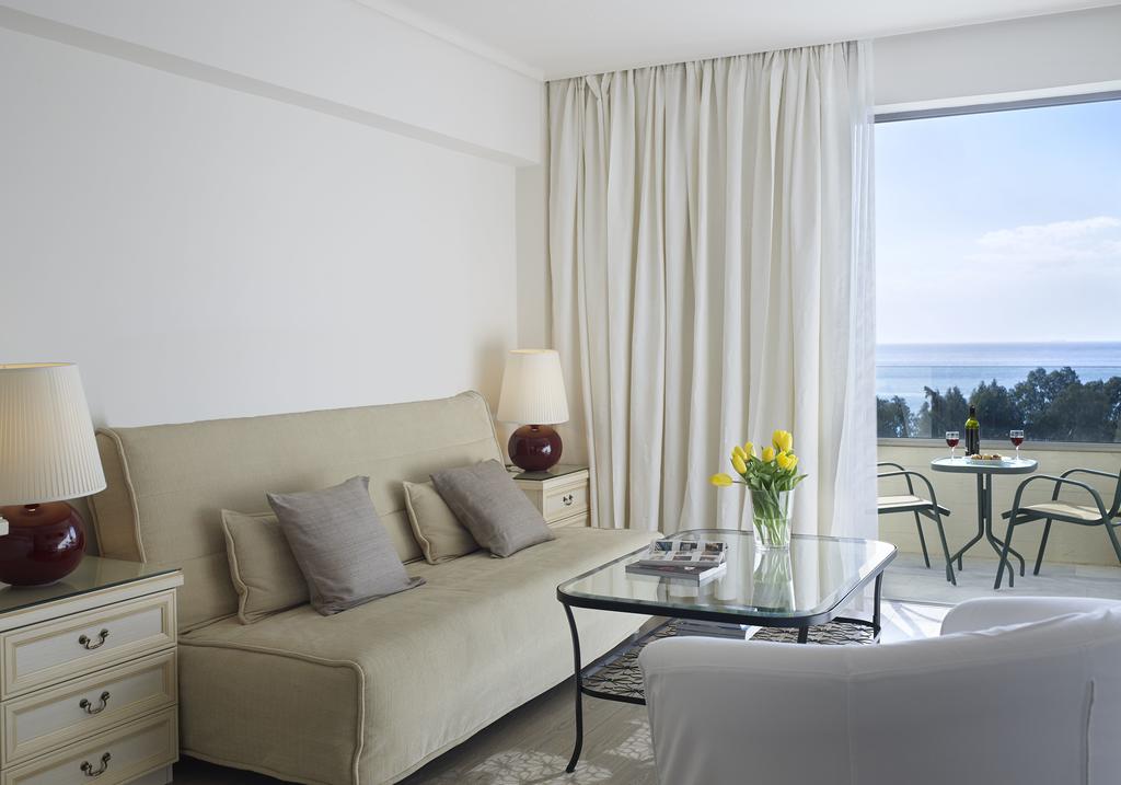 Hotel Amarilia executive suite.jpg