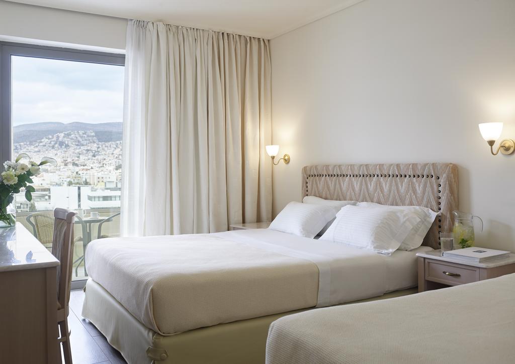 Hotel Amarilia family room 1.jpg