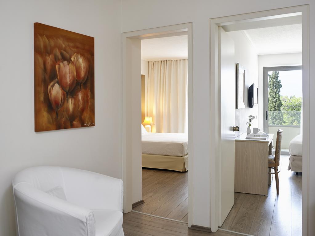 Hotel Amarilia junior suite.jpg