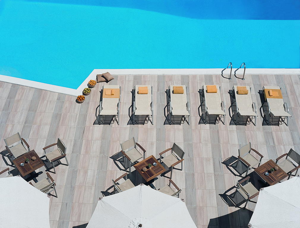 Hotel Amarilia pool bar.jpg