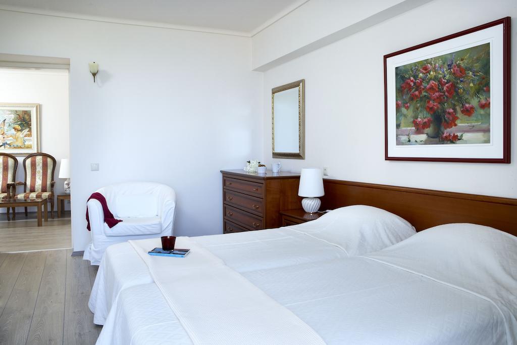 Hotel Amarilia senior suite.jpg