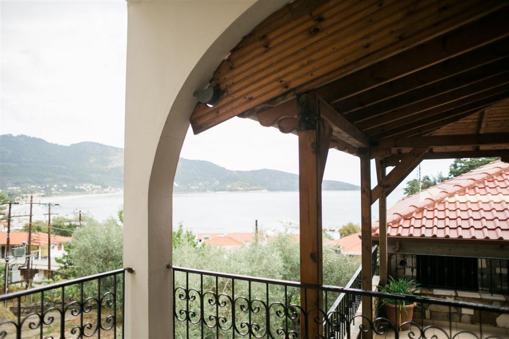 Castle Pontos - pogled sa balkona.jpg