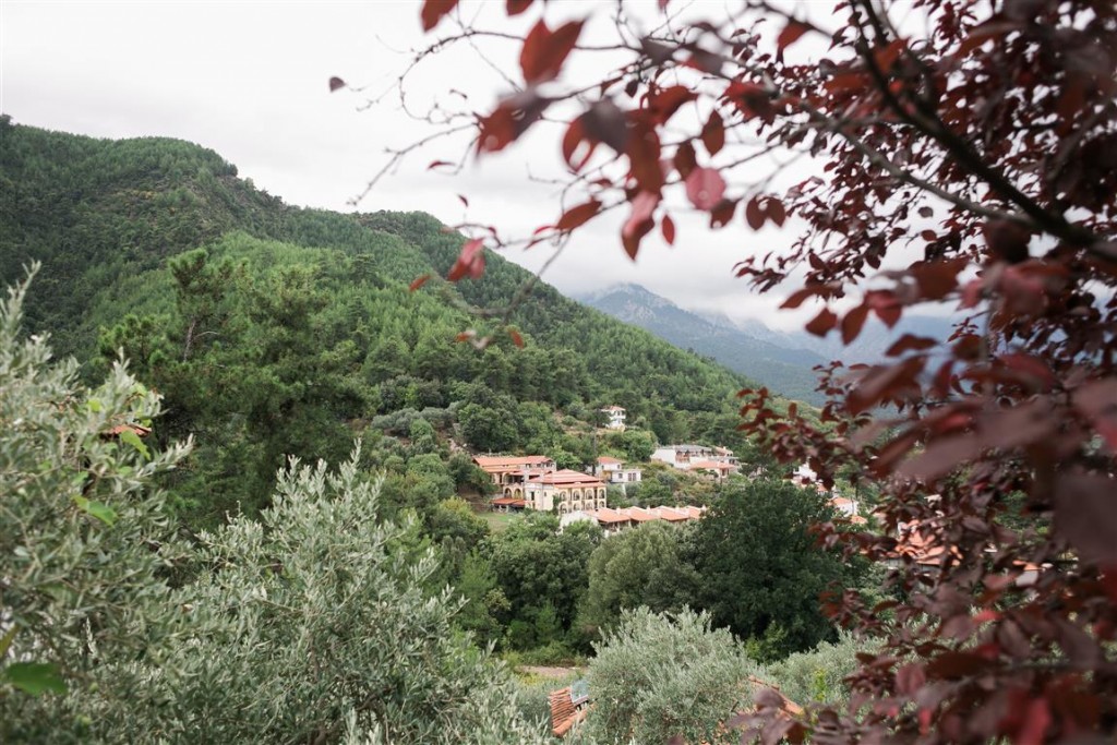 Castle Pontos hotel - smeštaj iz daleka.jpg