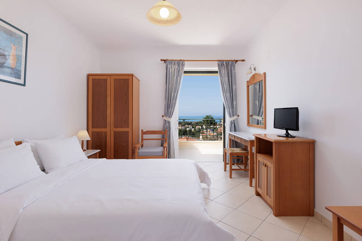 Century Resort Hotel-Porodicni jednosobni superior apartman pogled basta.jpg