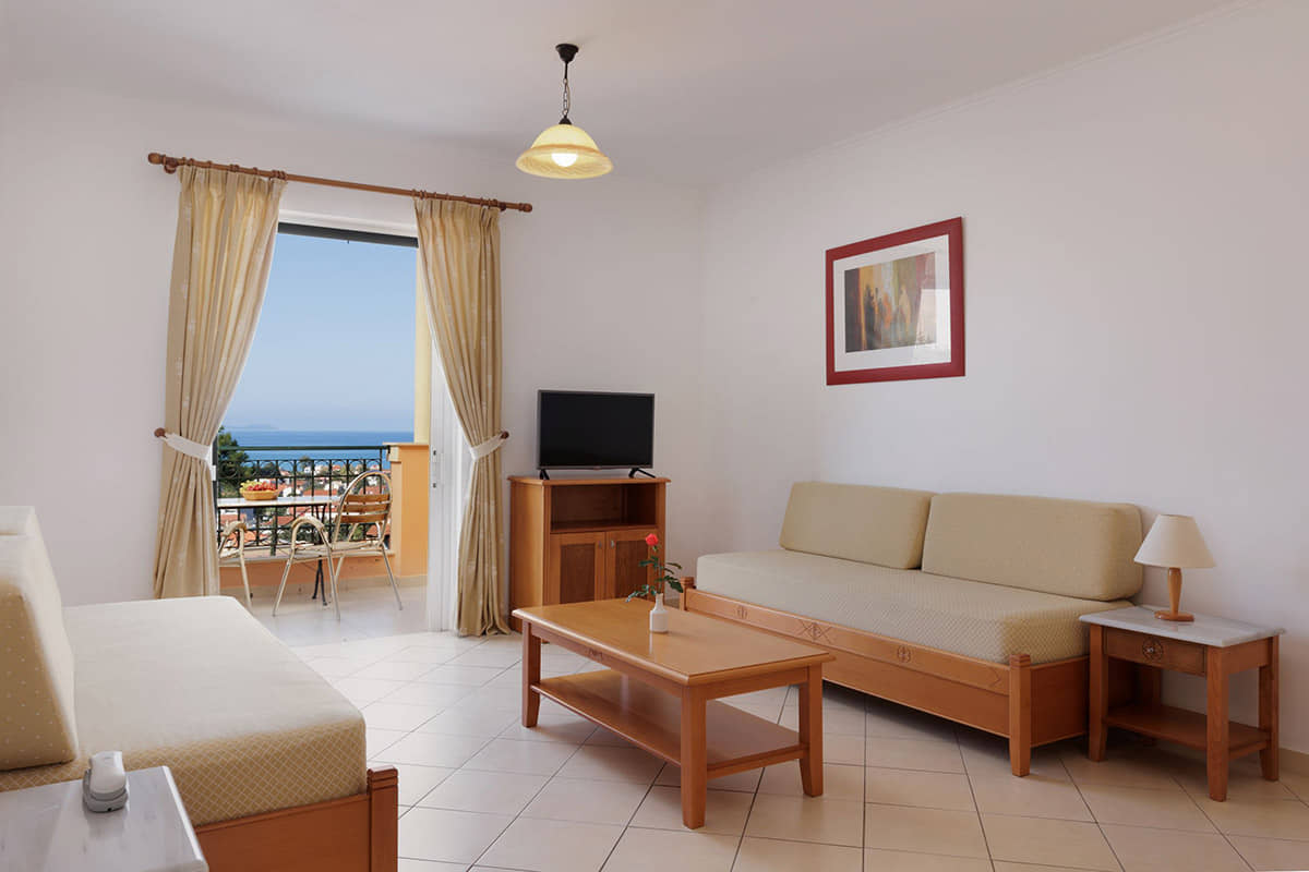 Century Resort-Porodicni jednosobni superior apartman pogled basta.jpg