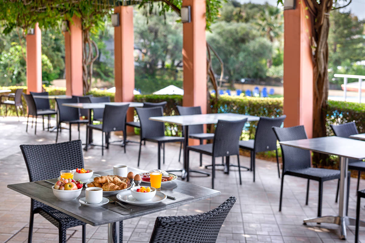 Centurys Resort-Terasa restorana.jpg