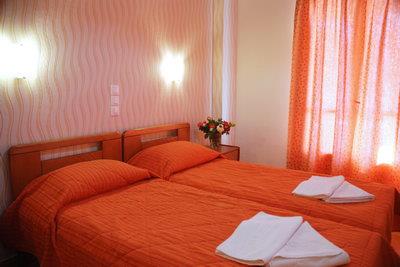 Commodore Hotel - lezajevi drugi ugao.jpg