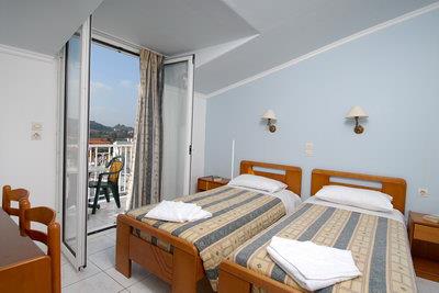 Commodore Hotel - lezajevi.jpg