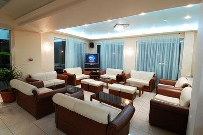 Commodore Hotel - lobi.jpg