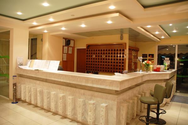 Commodore Hotel - recepcija.jpg