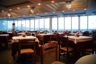 Commodore Hotel - restoran.jpg
