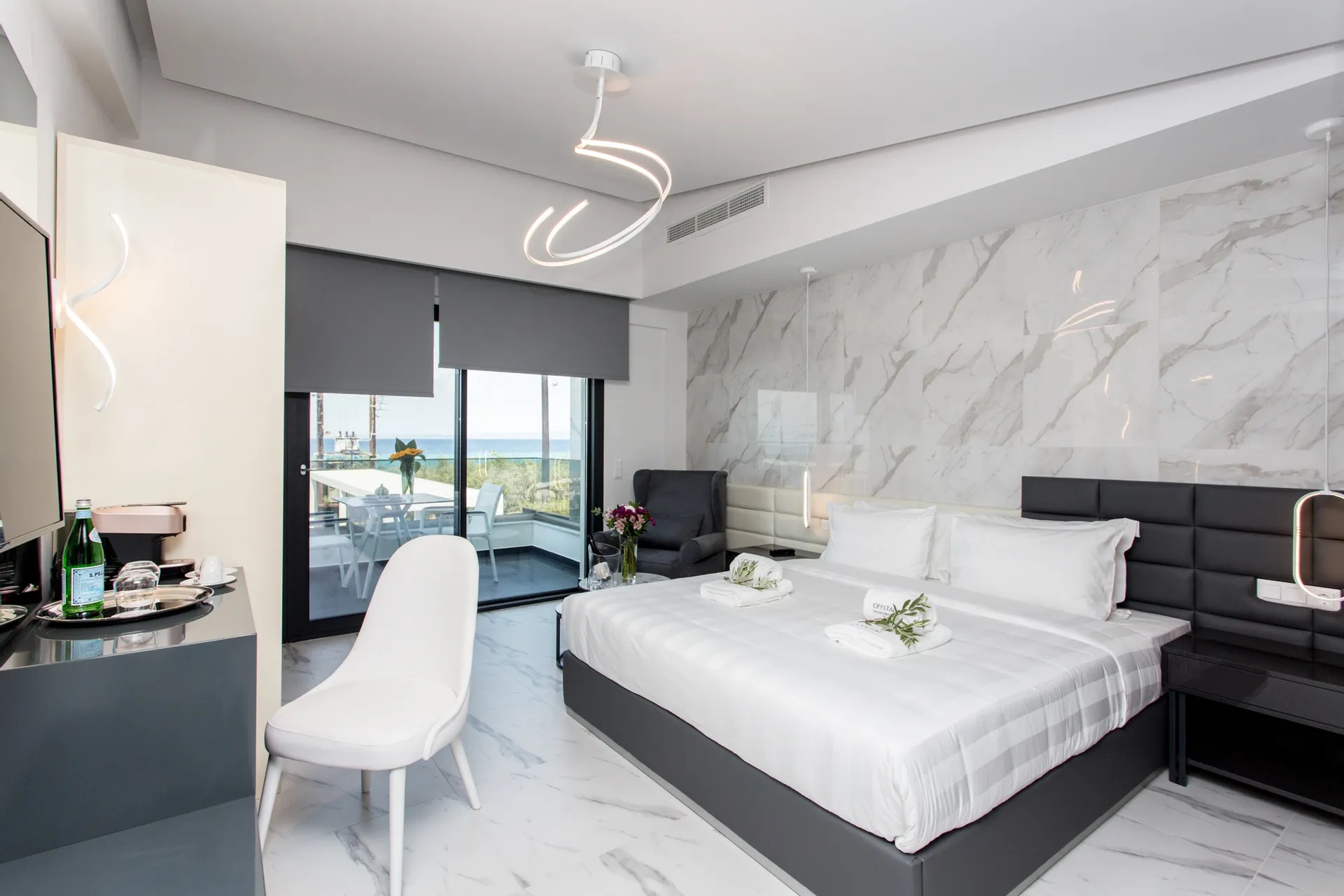 Crystal Villas & Suites-Deluxe soba.jpg