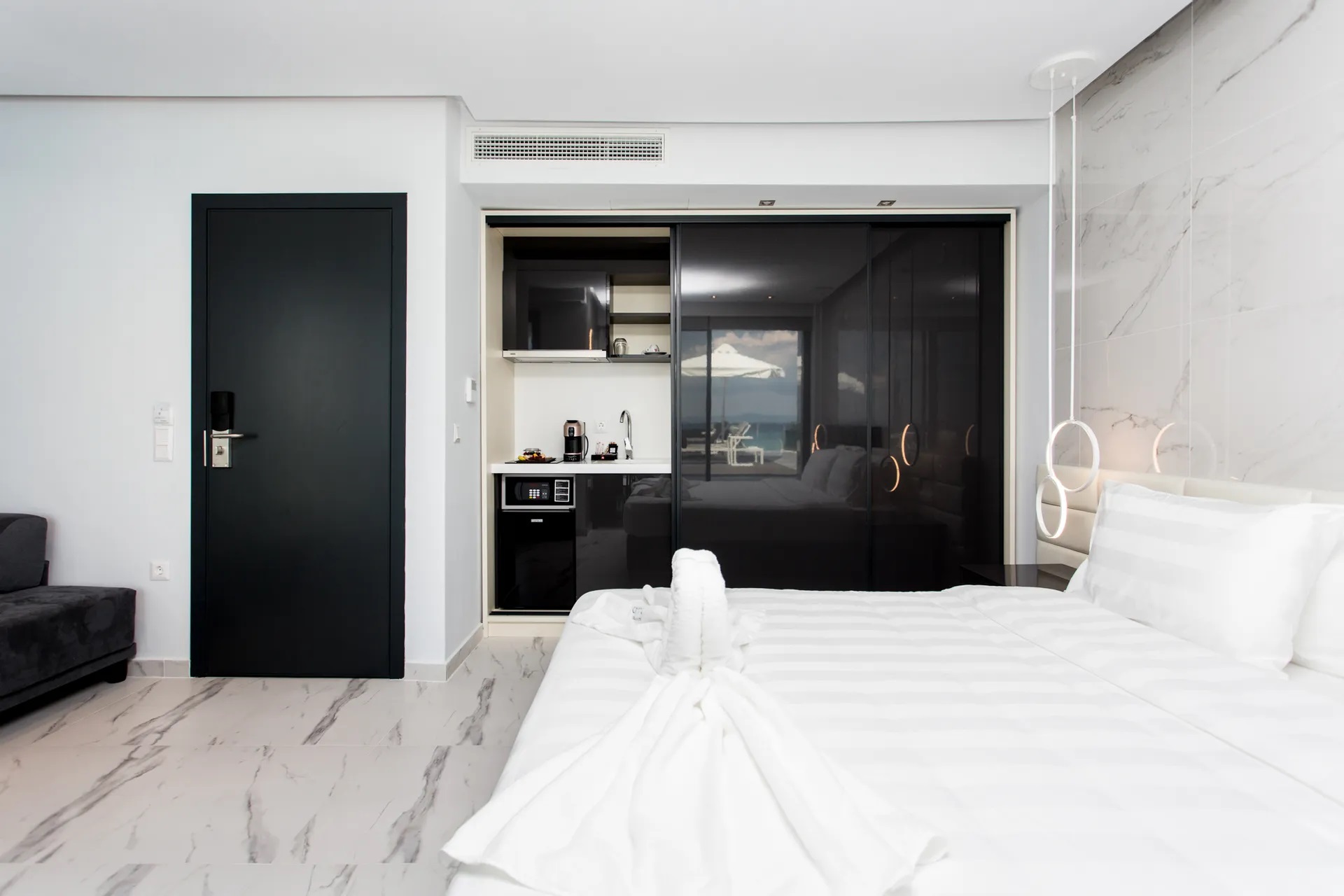 Crystal Villas & Suites-Vila pogled more unutrašnjost.jpg