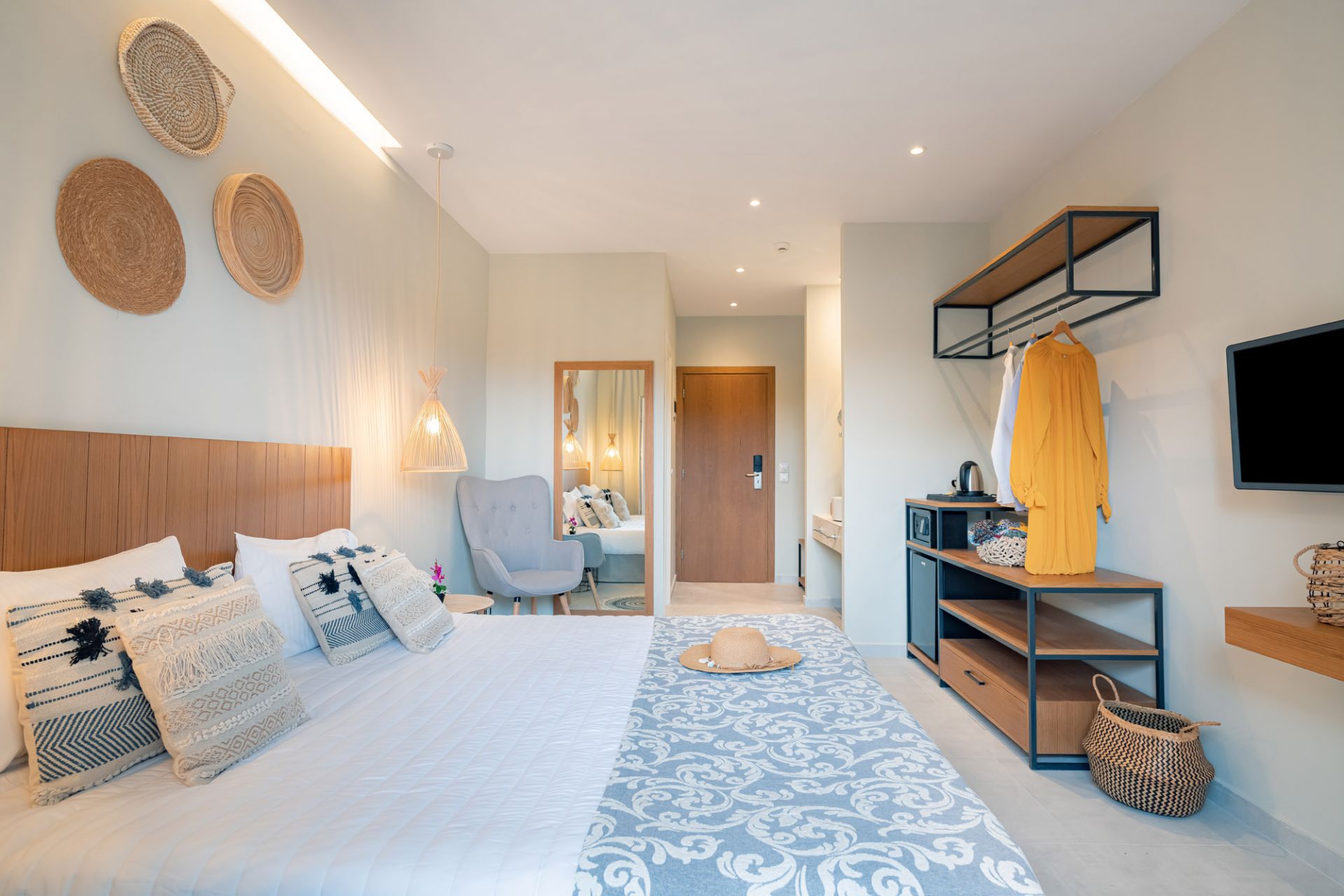 Ekati Mare Hotel & Suites-Delux soba.jpg