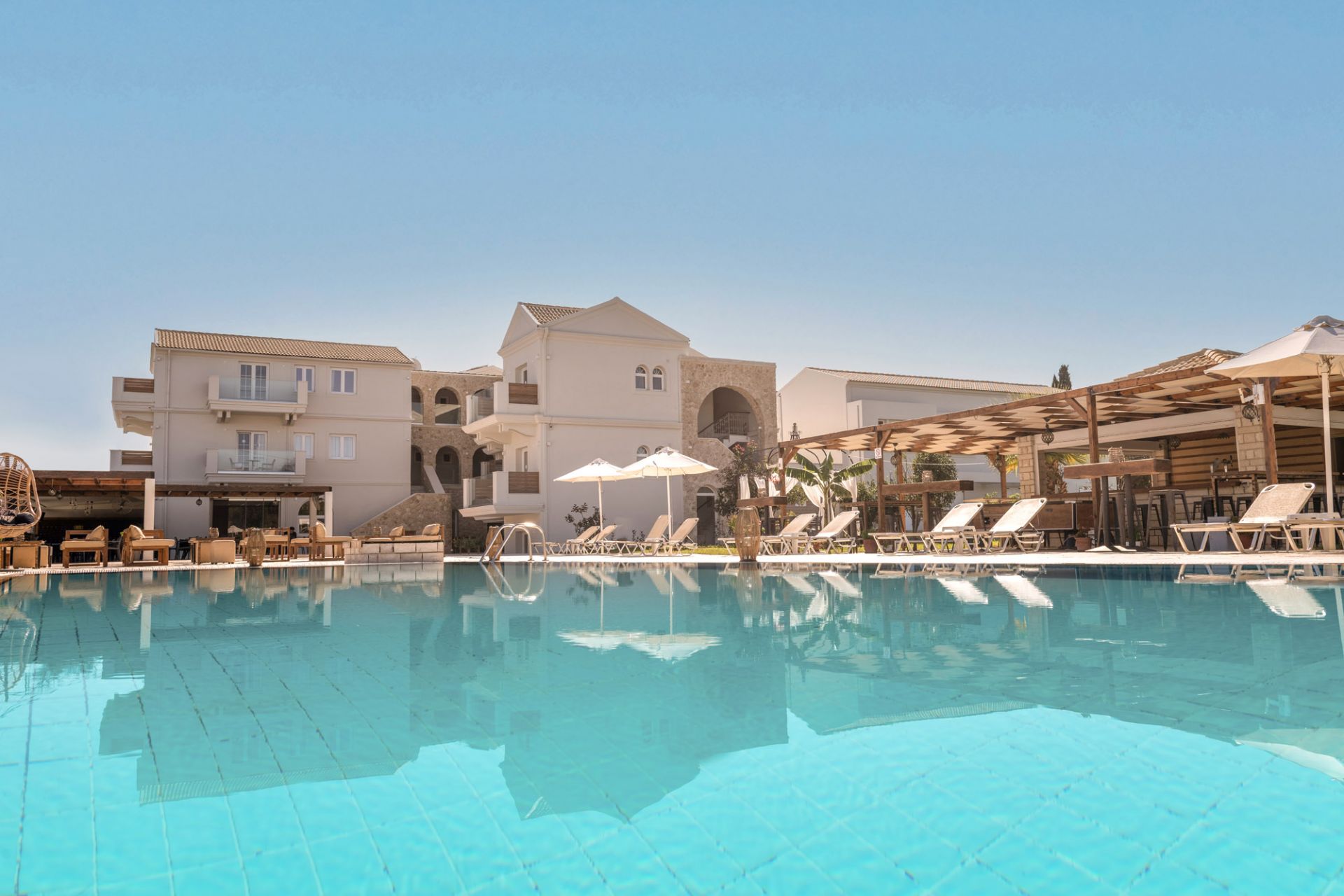 Hotel Ekati Mare Hotel & Suites-Hotel spolja.jpg