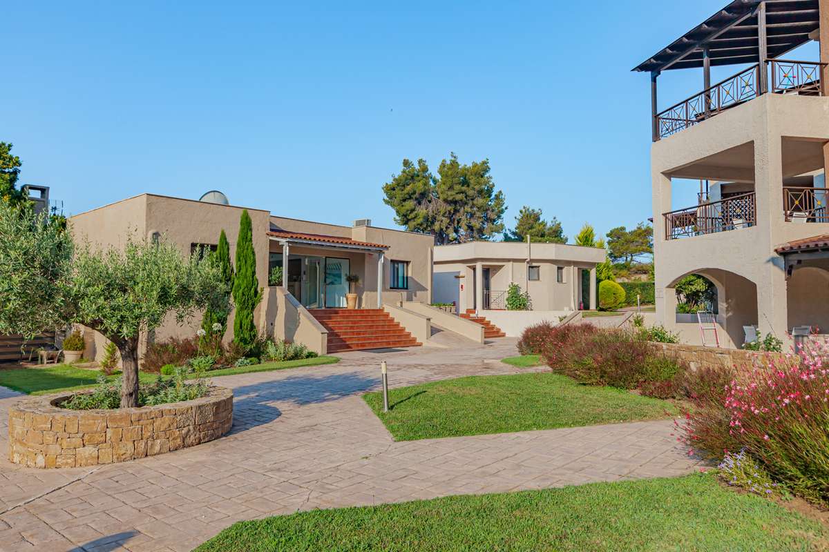 Elani Bay Resort hotel - izgled spolja.jpg