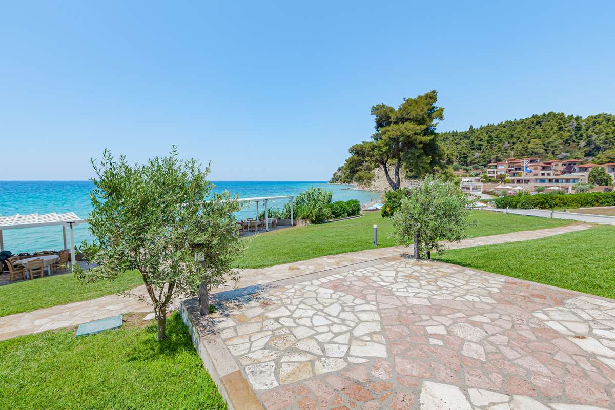 Elani Bay Resort hotel - pogled na more.jpg