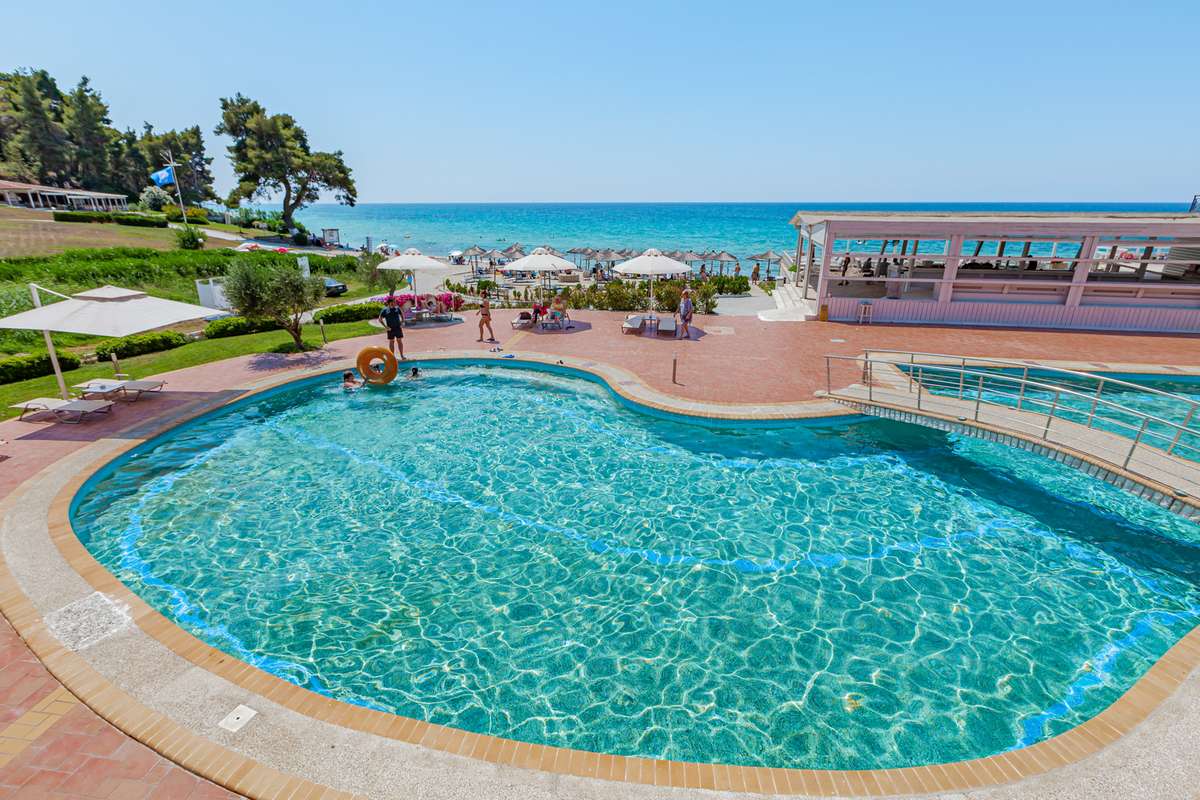 Hotel Elani Bay Resort - bazen izbliza.jpg