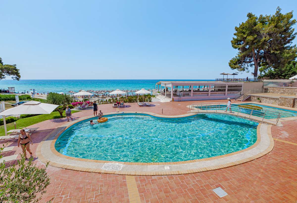 Hotel Elani Bay Resort - bazen.jpg