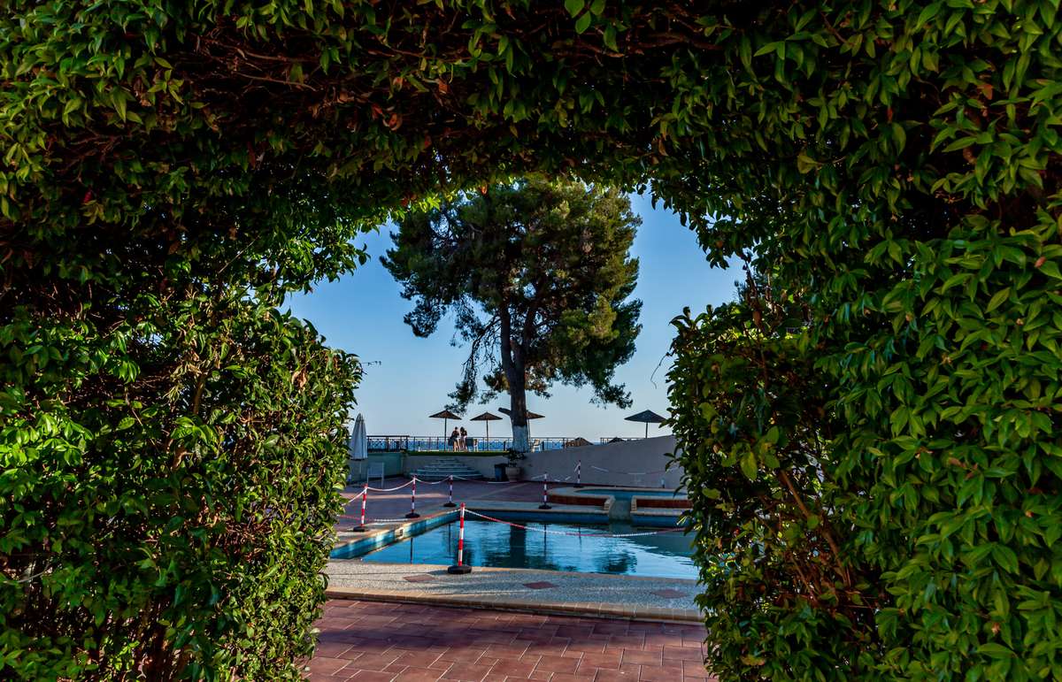 Hotel Elani Bay Resort - detalji pored bazena.jpg