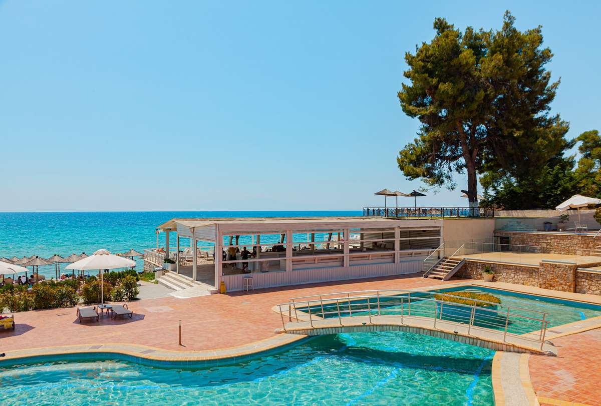Hotel Elani Bay Resort - pogled sa bazena.jpg