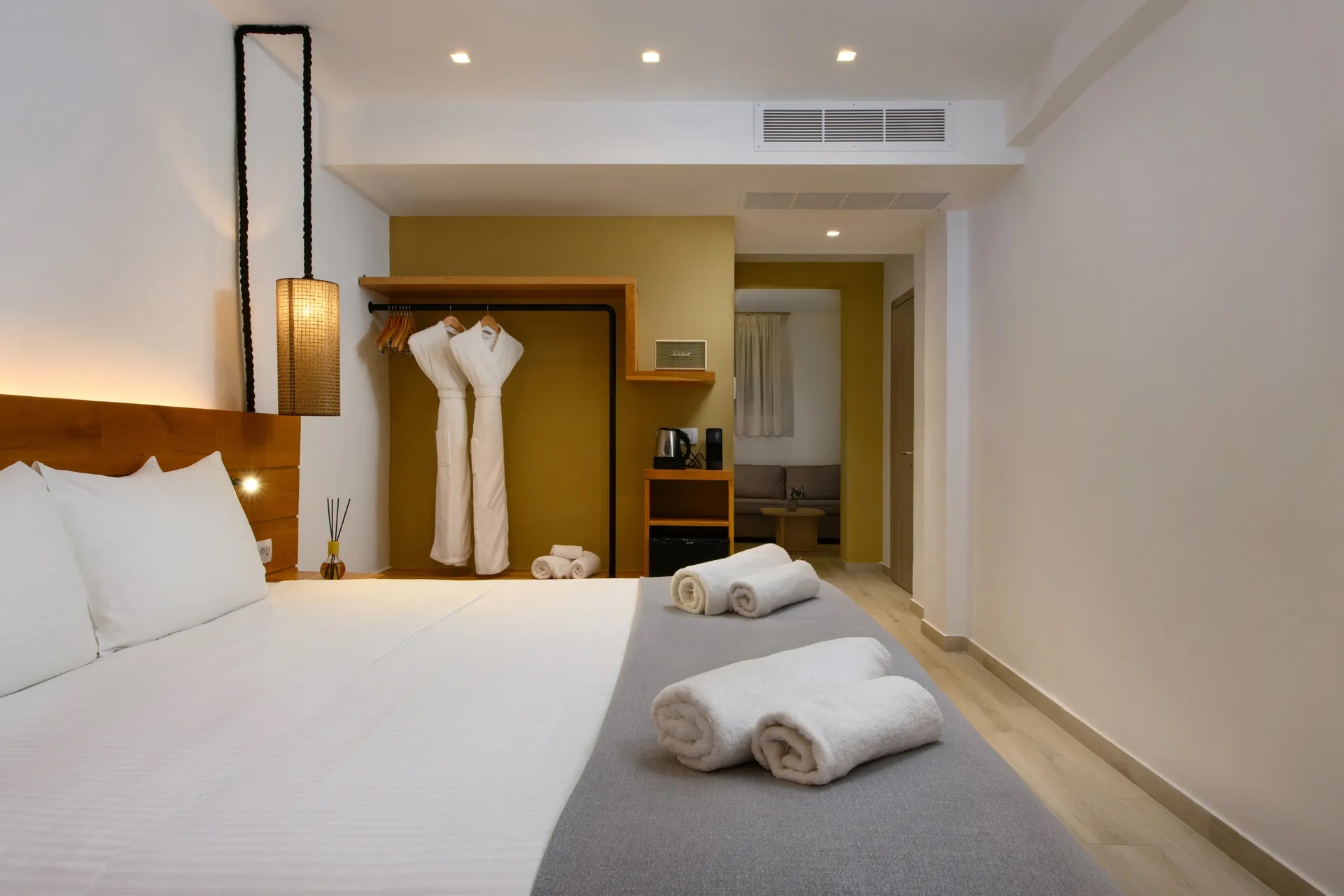 Eleals Boutique Corfu Hotel-Prestige suite pogled more.jpg