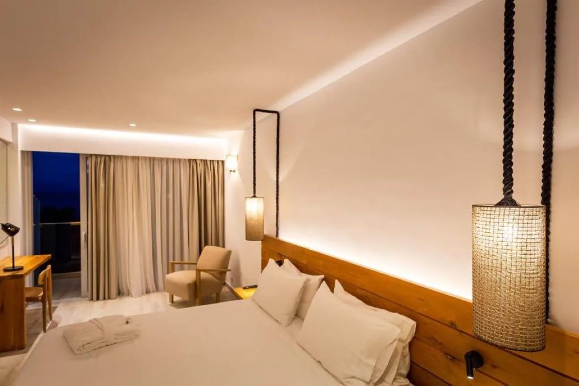 Eleals Boutique Corfu Hotel-Standardna soba pogled more.jpg