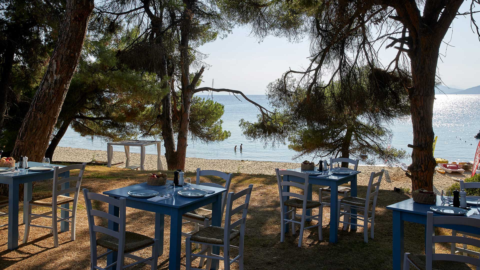 Elivi Hotel-Restoran na plazi.jpg