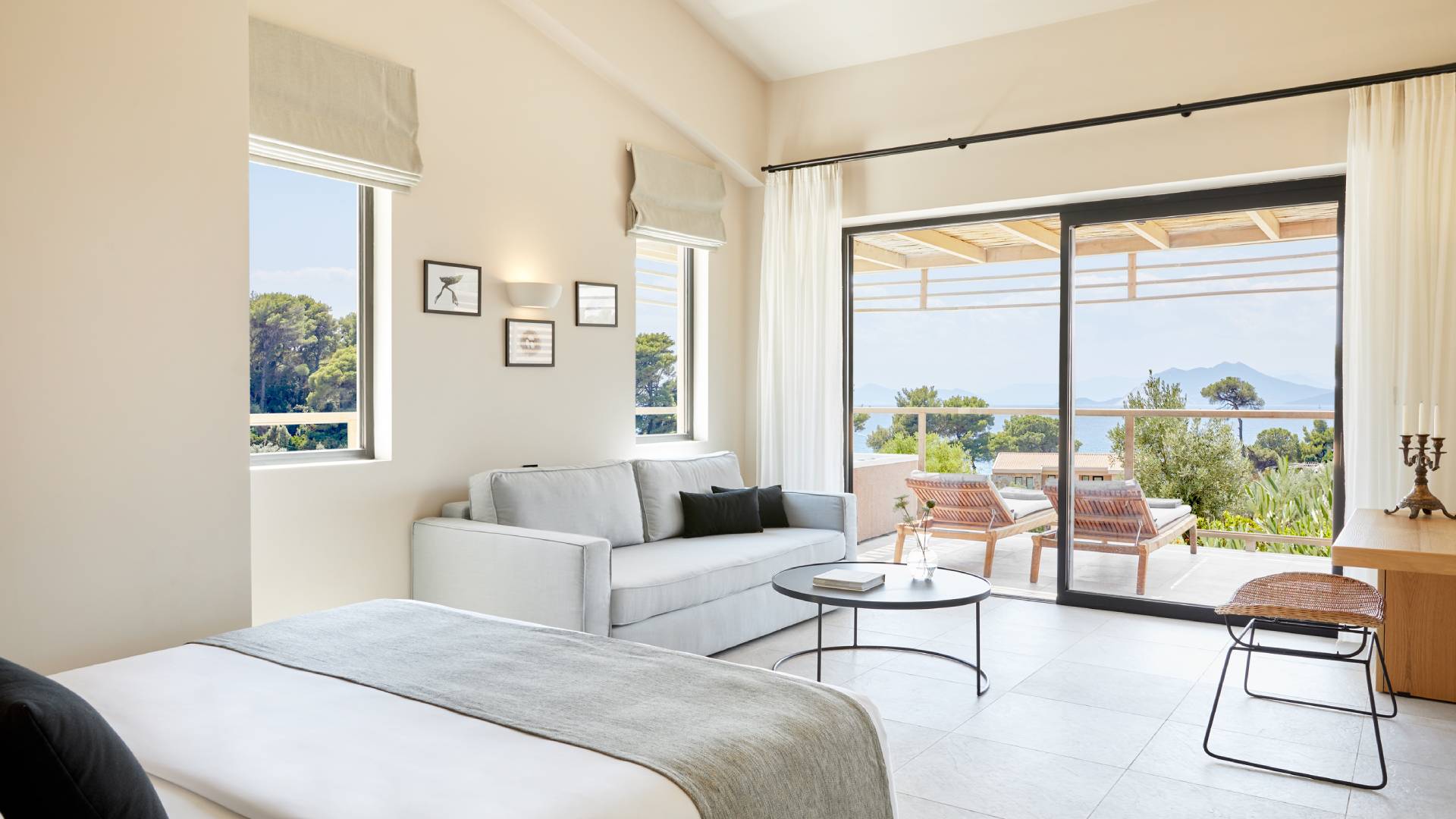 Hotel Elivi-Interconnected suite hot tub Grove rooms.jpg