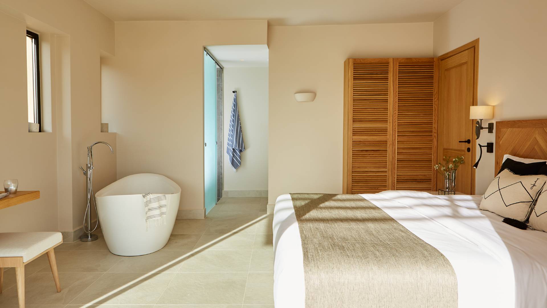 Hotel Elivi-Premium suite hot tub Grove rooms.jpg
